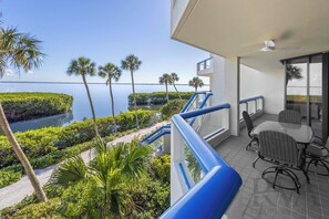 Outdoor dining - Bayfront Beauty–Spacious Condo w Stunning Views: The Atrium #613 Condo by RVA (Longboat Key)