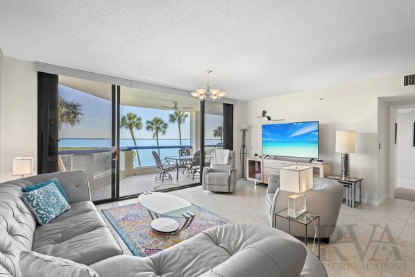 TV, offices, computer monitors - Bayfront Beauty–Spacious Condo w Stunning Views: The Atrium #613 Condo by RVA (Longboat Key)