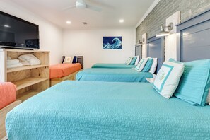 4 bedrooms, iron/ironing board, WiFi, bed sheets