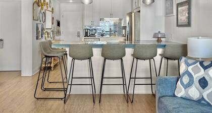 Newly Renovated | 2 BR Condo w Pool | Steps to Beach w Pier Access | Deja Blue