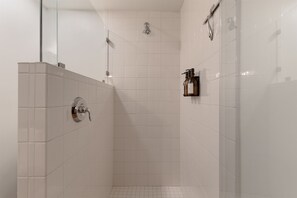 Hårføner og håndklær