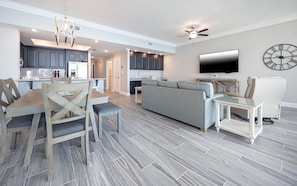 Condo, 2 chambres | Restauration