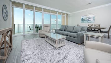 Condo, 2 Bedrooms | Living area