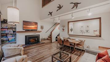 Condo, 2 Bedrooms | Living area