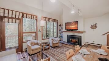 Condo, 2 Bedrooms | Dining