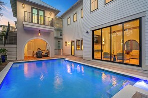 A heated pool - Luxury Seagrove w Pool, Hot Tub, Golf Cart & Bikes, Elevator (Seagrove Beach)