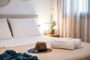 3 habitaciones, escritorio y tabla de planchar con plancha 