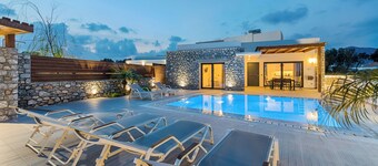 Luxury Villa with Private Swimming Pool, BBQ, playground, 5 min. from Prasonisi!