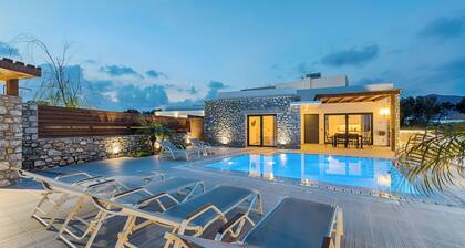 Luxury Villa with Private Swimming Pool, BBQ, playground, 5 min. from Prasonisi!