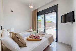3 chambres, fer et planche à repasser, Wi-Fi gratuit, draps fournis