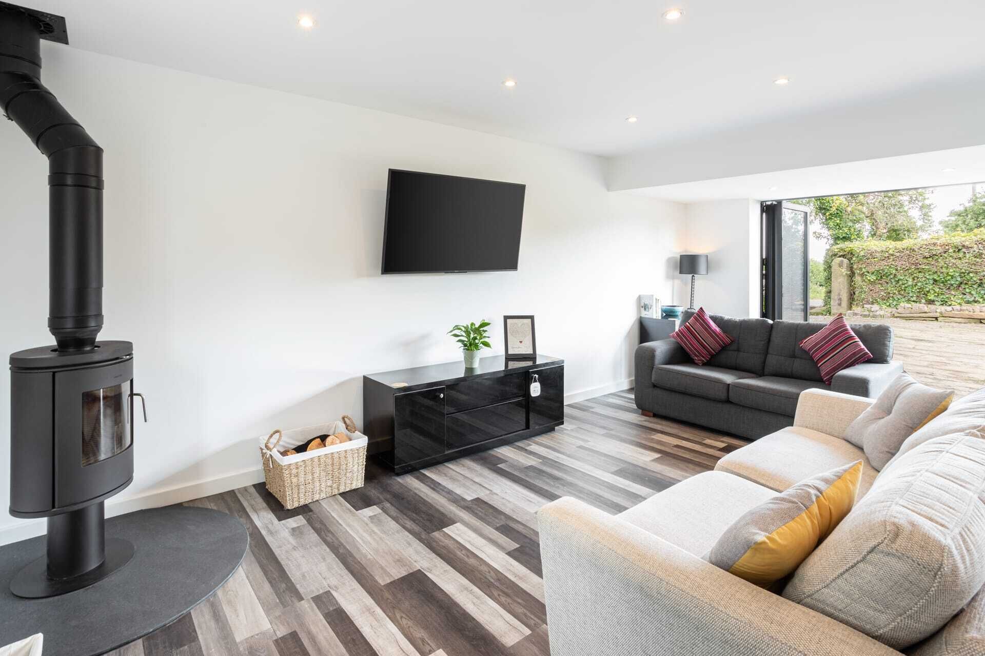 TV, fireplace, offices