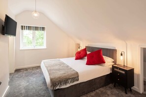 2 bedrooms, desk, travel crib, free WiFi - Host & Stay | The Stable (Ashbourne)