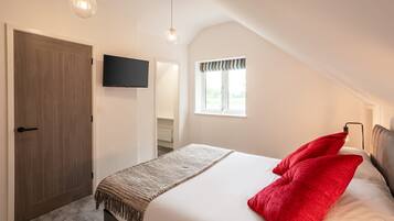 2 makuuhuonetta, työpöytä, ilmainen Wi-Fi, vuodevaatteet