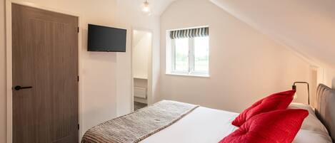 2 bedrooms, desk, free WiFi, bed sheets