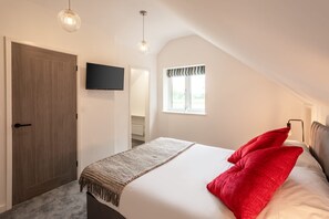 2 bedrooms, desk, free WiFi, bed sheets