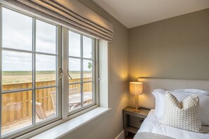 3 bedrooms, desk, iron/ironing board, internet - Garden Cottage (Brancaster), Brancaster, Norfolk (Brancaster)