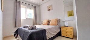 2 soverom, strykejern/-brett, reiseseng for barn og wi-fi (inkludert)