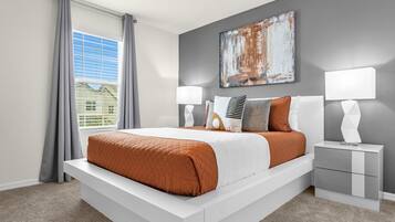 6 habitaciones, escritorio y tabla de planchar con plancha