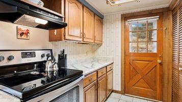 KĂŒhlschrank, Mikrowelle, Ofen, Herdplatte