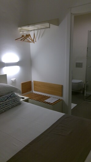 Double Room, Non Smoking | In-room safe, blackout curtains, soundproofing, free WiFi - OBLO' PORTOVENERE GUESTHOUSE (Portovenere)