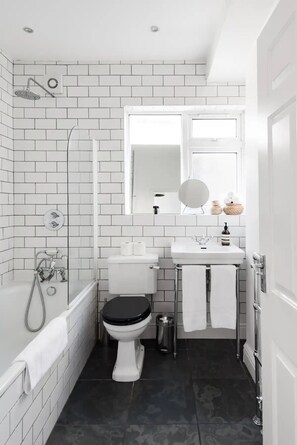 Douche, sèche-cheveux