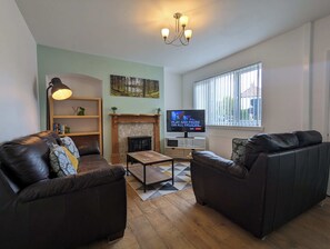 Televisión y oficina 