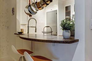 Dining - The Zebra Lounge, Stylish | Funky | Relaxing (Savannah)