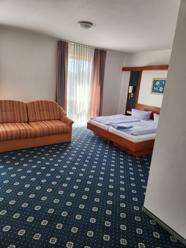Desk, free WiFi, bed sheets - Hotel Hoyers (Prisdorf)
