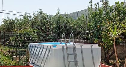 VILLA ROSA-SCPELLO 5 A FEW STEPS FROM THE SEA