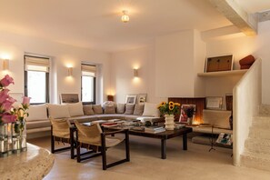 Interior - Granite house, feet in the water, Malmousque  (Marseille)