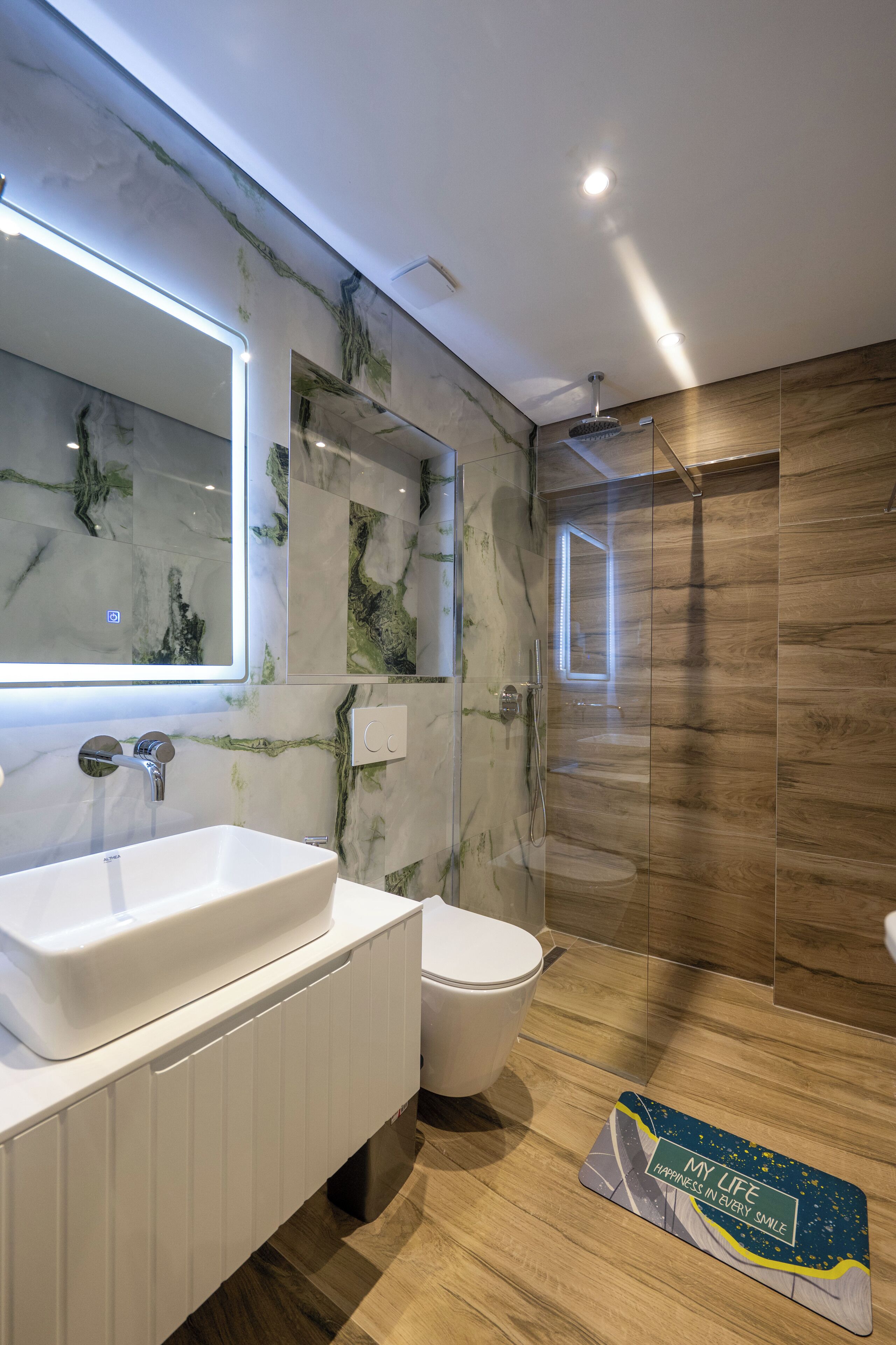 Chambre Familiale | Salle de bain | Chaussons