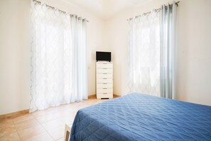 2 chambres, fer et planche Ă repasser, Wi-Fi gratuit, draps fournis