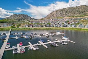 Marina - Large Modern Home at the Cottages #54 (Osoyoos)