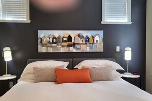Escritorio, wifi gratis y ropa de cama
