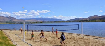 Large Modern Home at the Cottages #54