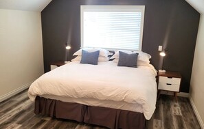 4 bedrooms, desk, free WiFi, bed sheets - Large Modern Home at the Cottages #54 (Osoyoos)