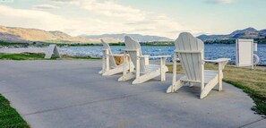 Property grounds - Large Modern Home at the Cottages #54 (Osoyoos)