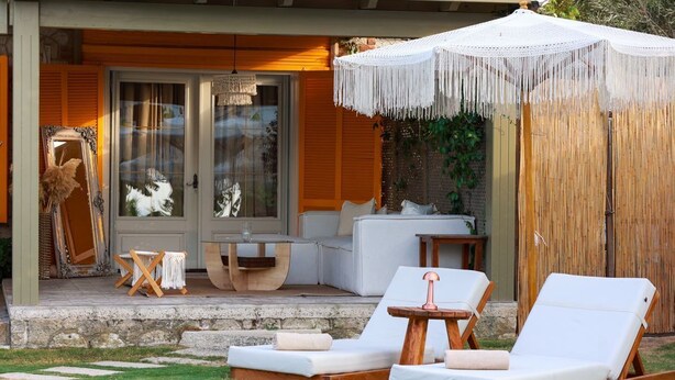 Kamar Deluks, patio