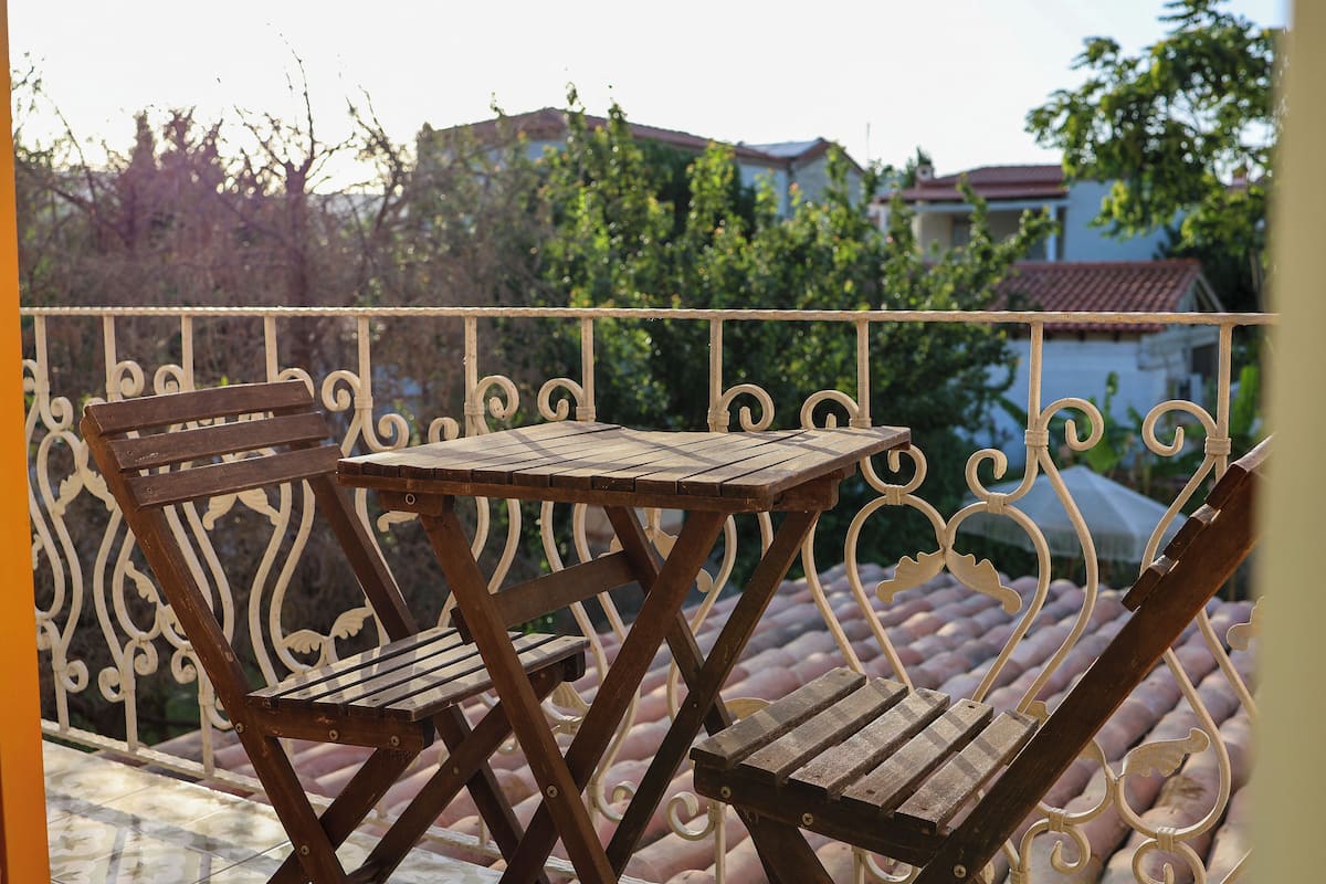 Deluxe Room, Balcony | 1 bedroom, iron/ironing board, free WiFi