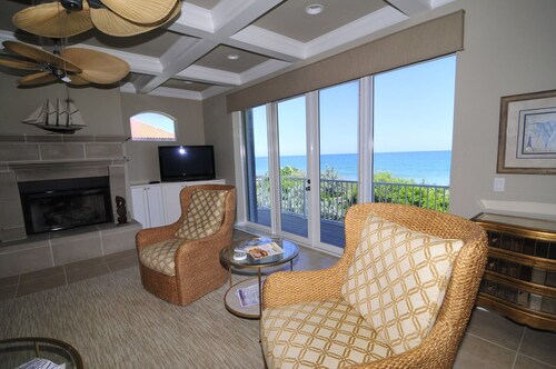 Oceanfront estate - Four bedroom oceanfront pool home