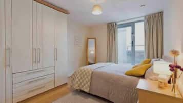 2 bedrooms, iron/ironing board, internet, bed sheets