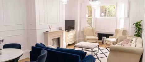 Smart TV, fireplace, video games