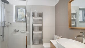 Deluxe Apartment, City View | Bathroom | Shower, hair dryer, towels, soap - La Lucciola Apartments (Lefkada)