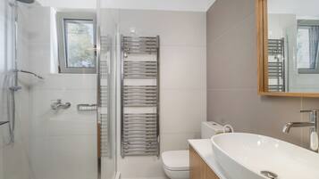 Deluxe Apartment, City View | Bathroom | Shower, hair dryer, towels, soap