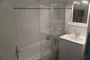 Haartrockner, Seife, Toilettenpapier