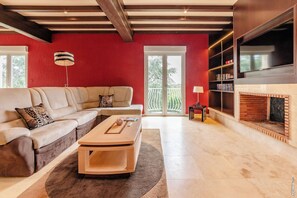 TV, peis og bordtennis