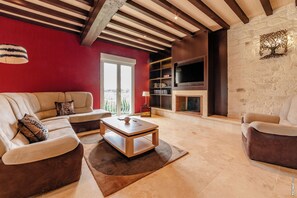 TV, peis og bordtennis