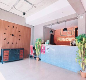 Reception - Capital O 75512 Loft Residence (Suphan Buri)
