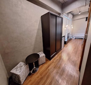 Family Suite | Laptop workspace, bed sheets - Capital O 75512 Loft Residence (Suphan Buri)