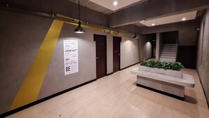 Lobby - Capital O 75512 Loft Residence (Suphan Buri)